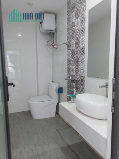 MỚI KÍNH COONG. Bán nhà phố Chính Kinh, trung tâm Thanh Xuân. 30m2 x 6 Tầng. 4 Ngủ. Nhỉnh 4 Tỷ.