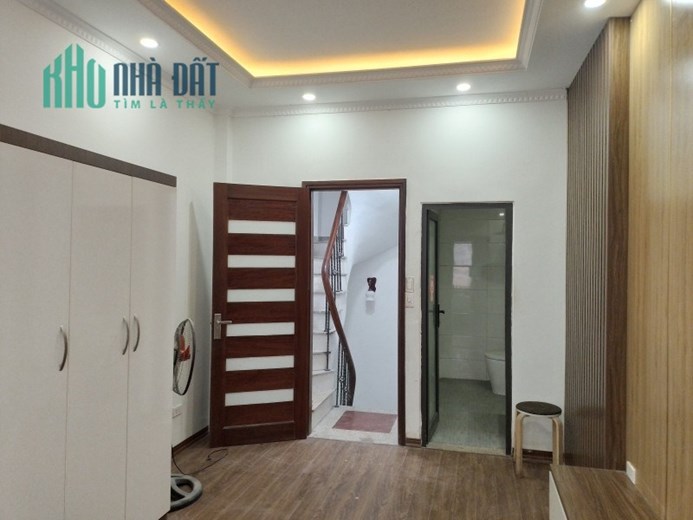 MỚI KÍNH COONG. Bán nhà phố Chính Kinh, trung tâm Thanh Xuân. 30m2 x 6 Tầng. 4 Ngủ. Nhỉnh 4 Tỷ.