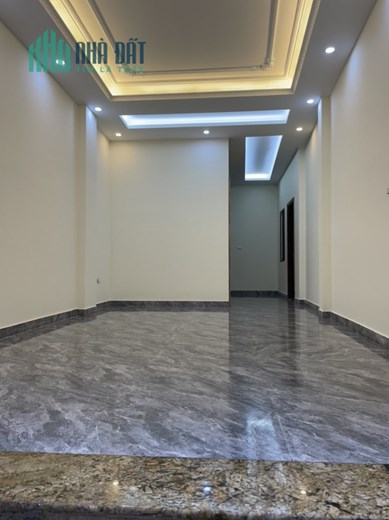 Nhà nguyễn sơn khu phố víp của quận Long Biên 
Diện tích 55m x 6 tầng .lô góc gara oto 7 chỗ vào nhà