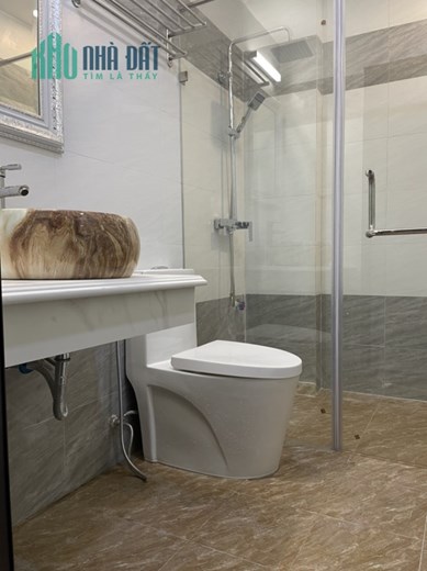 Nhà nguyễn sơn khu phố víp của quận Long Biên 
Diện tích 55m x 6 tầng .lô góc gara oto 7 chỗ vào nhà