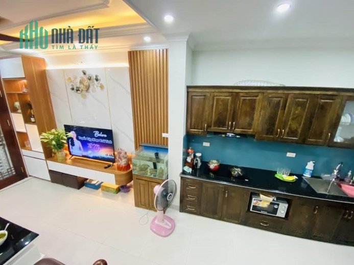 Bán nhà Phố Giáp Bát Quận Hoàng Mai 38m2x6 tầng, ô tô đỗ cổng chỉ 4.9 tỷ.