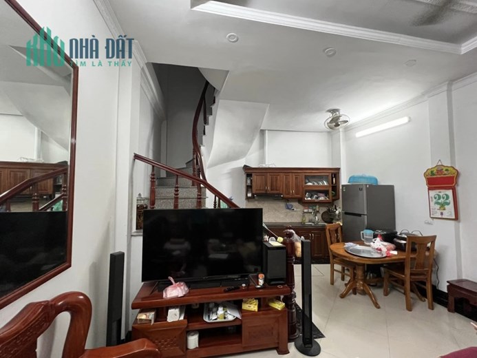 Ô tô tránh 25m, chủ tự xây 2 năm, nội thất xịn, bán nhà Phương Mai