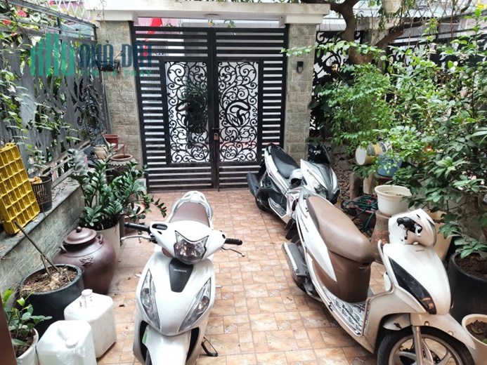 NHÀ ĐẸP HOÀNG NHƯ TIẾP - 2 THOÁNG - Ô TÔ VÀO NHÀ - GẦN PHỐ - NGỖ Ô TÔ 7 CHỖ THÔNG HỒNG TIẾN