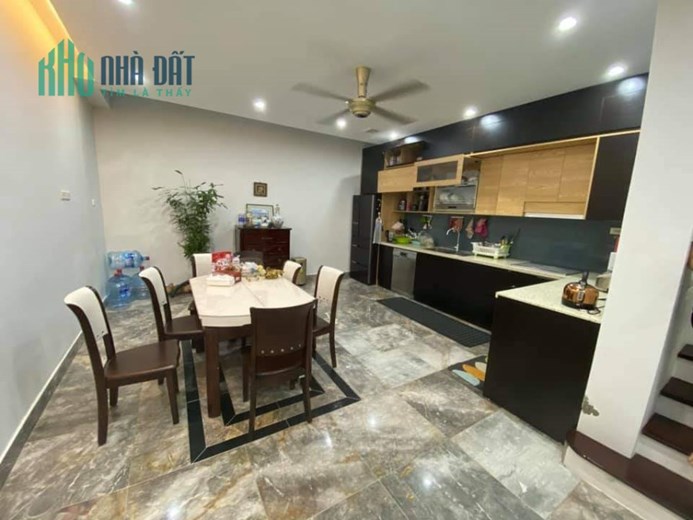 Biệt thự, Xuân Diệu, 189m x 4 tầng, MT 9 m, giá 35 tỷ