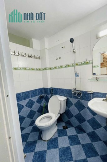 Bán nhà Hoàng Quốc Việt , 5 tầng, 3 phòng ngủ, full nội thất, cách phố 30m, gần chỗ để oto, giá 5 tỷ