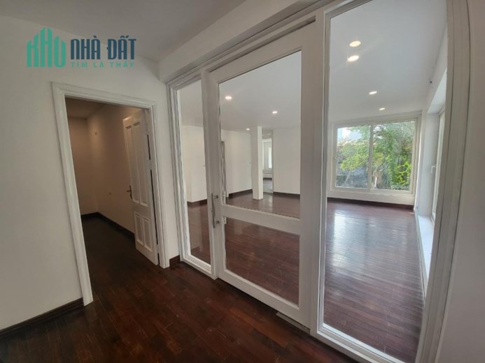 Bán Căn Biệt Thự 138/151m2 x 4 tầng, căn góc, 8 phòng ngủ, mặt ngõ rộng ô tô tránh, ở sướng hưởng