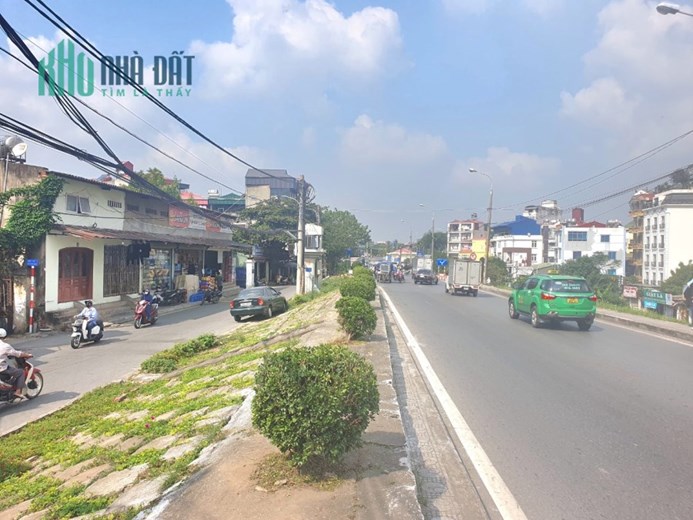 Cần bán gấp nhà 40m2, 5 tầng đẹp, đầy đủ tiện nghi, phường Bồ Đề, ngõ nông rộng, ô tô tránh, Giá