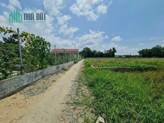 CẦN BÁN GẤP LÔ ĐẤT GIÁ 850 TRIỆU TRỌN THỬA