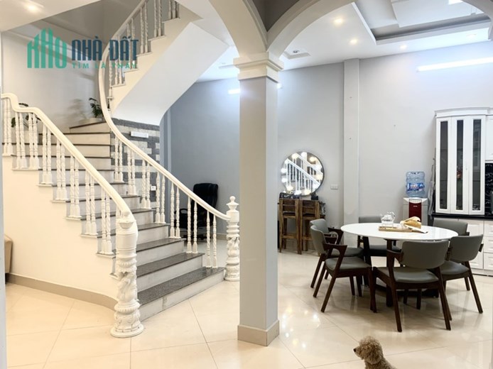 Bán nhà Nguyễn Trãi, Thanh Xuân. Hàng xóm Royal City. 50m2 x 3 Tầng, MT 7m. Hơn 5 Tỷ