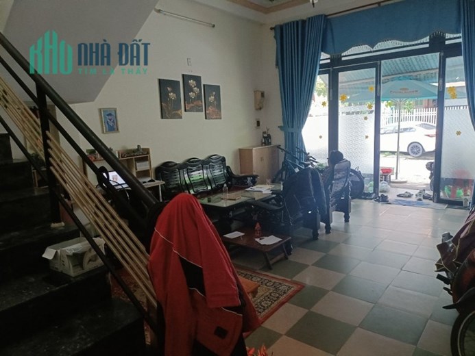 Bán nhà 2 tầng mặt tiền Hải châu giá rẻ nhỉnh 5 tỷ 80m2, 3 ngủ ở ngay