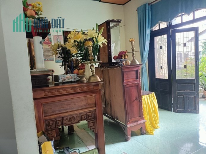 Bán nhà 2 tầng mặt tiền Hải châu giá rẻ nhỉnh 5 tỷ 80m2, 3 ngủ ở ngay