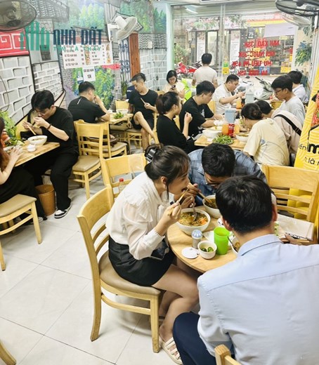 Cần sang nhượng 150triệu. Sang nhượng gấp quán ăn tại 101C, B1, Tô Hiệu, Nghĩa Tân, Cầu Giấy, Hà Nội