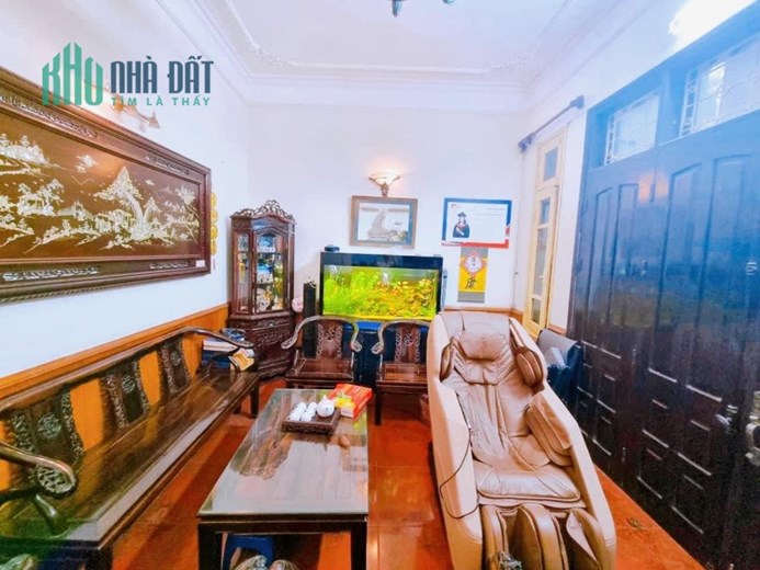 Bán nhà mặt phố Hoàng Cầu, kinh doanh đỉnh, mặt tiền rộng, 120m mt 10m lý tưởng chỉ nhỉnh 39 tỷ