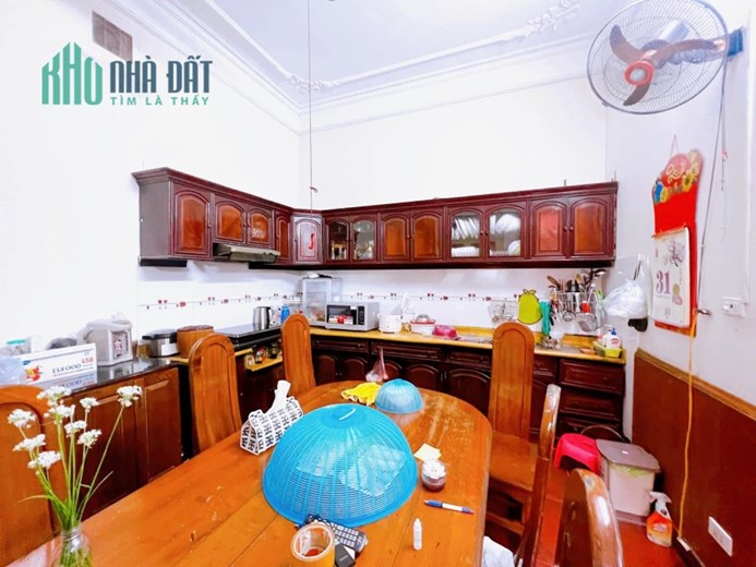 Bán nhà mặt phố Hoàng Cầu, kinh doanh đỉnh, mặt tiền rộng, 120m mt 10m lý tưởng chỉ nhỉnh 39 tỷ