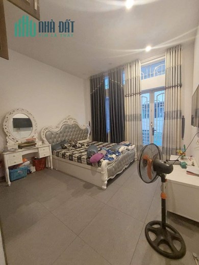 BÁN NHÀ TÂN PHÚ - KHU HIẾM NHÀ BÁN - HẺM XE HƠI - 4 TẦNG NHÀ ĐẸP LONG LANH - GIÁ CHỈ NHỈNH 8 TỶ.