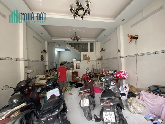 BÁN NHÀ TÂN PHÚ - XE HƠI NGỦ TRONG NHÀ - NHÀ ĐẸP MUA VÀO Ở NGAY - GIÁ CHỈ NHỈNH 7 TỶ.