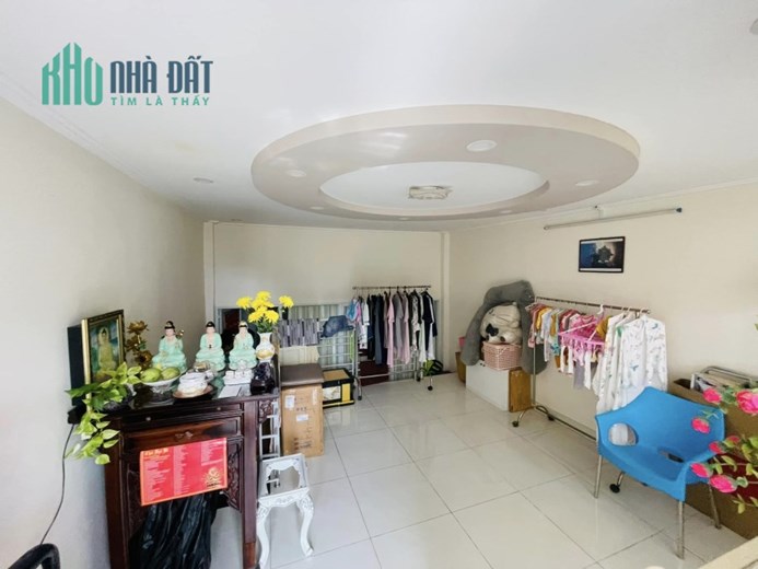 NGAY NGÃ TƯ BỐN XÃ - 4 x14.5M - 3 TẦNG - HẺM 5M GIÁ CHỈ 4.X TỶ - VÀO Ở NGAY