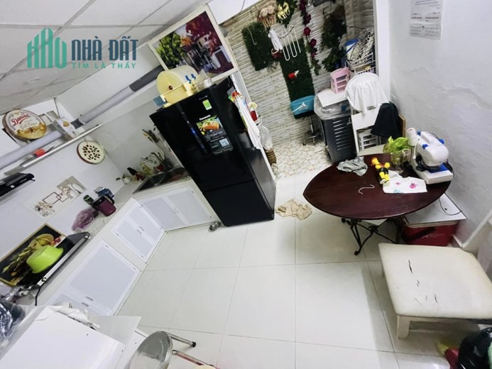 NGAY NGÃ TƯ BỐN XÃ - 4 x14.5M - 3 TẦNG - HẺM 5M GIÁ CHỈ 4.X TỶ - VÀO Ở NGAY