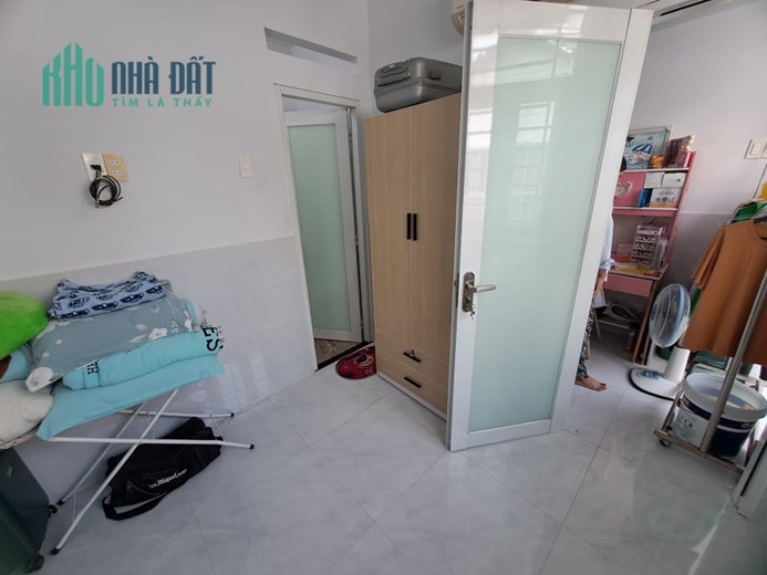 NHÀ CHÍNH CHỦ 3 LẦU GẤP BÁN. CN 17.8M2. HXH ĐỖ CỔNG