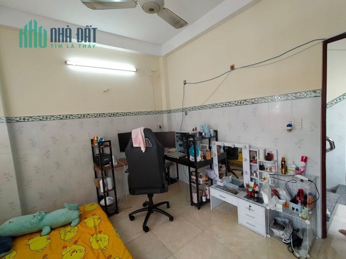 GẦN TRƯỜNG BÌNH TRỊ ĐÔNG - HẺM XE TẢI - SÁT MẶT TIỀN - GIÁP QUẬN 6 - TÂN PHÚ - 4 TẦNG - 32M2 - CHỈ