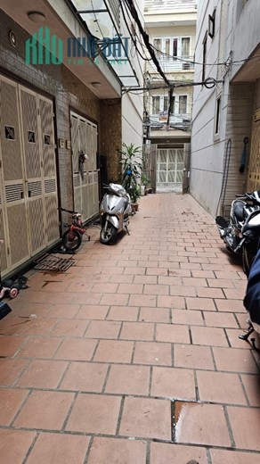 Bán nhà Thạch Bàn, DT 37M2, 4T ngõ thông ô tô đỗ cửa, giá nhỉnh 2 tỷ.