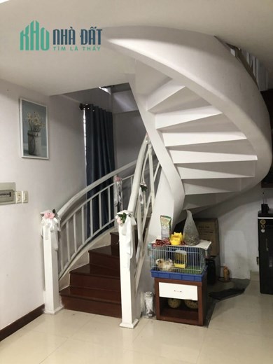 Phú Nhuận, sát Phan Xích Long, 62m2, 5 tầng, thang máy, cho thuê 25 triệu