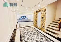 SIÊU PHẨM Bán nhà Sài Đồng, Thang Máy, Gara, Đường Ô tô tránh, 65m2 x 5m. Giá 9.6tỷ.