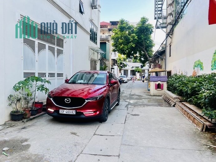 SIÊU PHẨM Bán nhà Sài Đồng, Thang Máy, Gara, Đường Ô tô tránh, 65m2 x 5m. Giá 9.6tỷ.