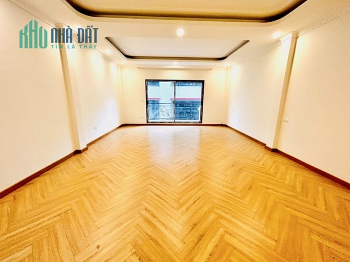 SIÊU PHẨM Bán nhà Sài Đồng, Thang Máy, Gara, Đường Ô tô tránh, 65m2 x 5m. Giá 9.6tỷ.