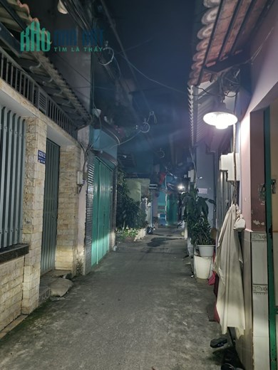 BÁN NHÀ Q.TRUNG, GẦN CHỢ H.T.TÂY, ĐÚC BTCT, 30M2, 2PN, HẺM 3 GÁC,CHỈ CÓ 3 TỶ