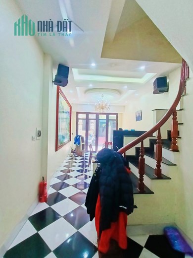Giáo Sư bán nhà 381 MINH KHAI nhà lô góc 2 mặt thoáng có cửa sổ mở phòng rất thoáng, nhà gần chỗ ô