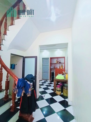 Giáo Sư bán nhà 381 MINH KHAI nhà lô góc 2 mặt thoáng có cửa sổ mở phòng rất thoáng, nhà gần chỗ ô