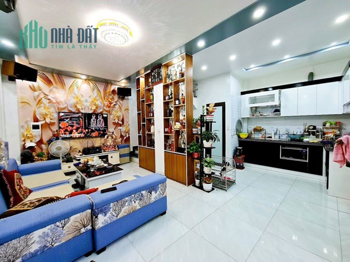 Bán nhà xây độc lập 3 tầng, diện tích 40m, GIÁ 2.45 tỉ phố Lạch Tray gần Hồ An Biên