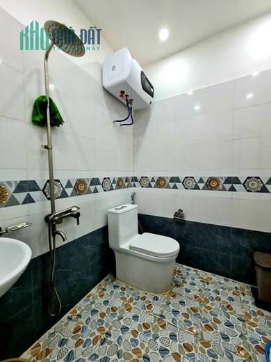 Bán nhà xây độc lập 3 tầng, diện tích 40m, GIÁ 2.45 tỉ phố Lạch Tray gần Hồ An Biên