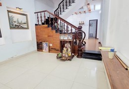 SIÊU RẺ chỉ hơn 2 tỉ - Nhà 3 tầng, Dt:70m2 đường HUỲNH NGỌC HUỆ, Thanh Khê, Đà Nẵng.