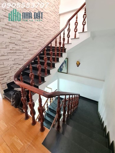 SIÊU RẺ chỉ hơn 2 tỉ - Nhà 3 tầng, Dt:70m2 đường HUỲNH NGỌC HUỆ, Thanh Khê, Đà Nẵng.