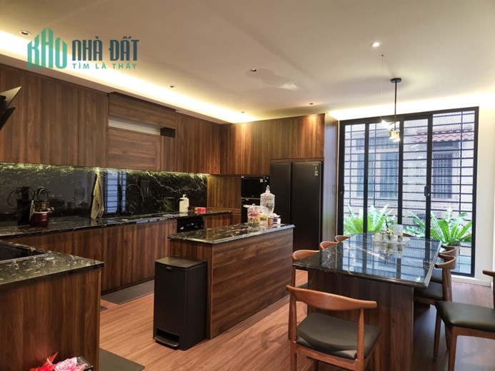 MẶT TIỀN ĐƯỜNG VIP SÁT UBND TP THỦ ĐỨC. NHÀ 4 TẦNG SIÊU ĐẸP, THANG MÁY, BỂ BƠI