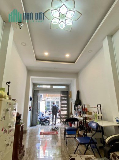 Bán nhà 3tầng 42m2 đường Phú Thọ Hòa quận Tân Phú chỉ hơn 4tỷ.