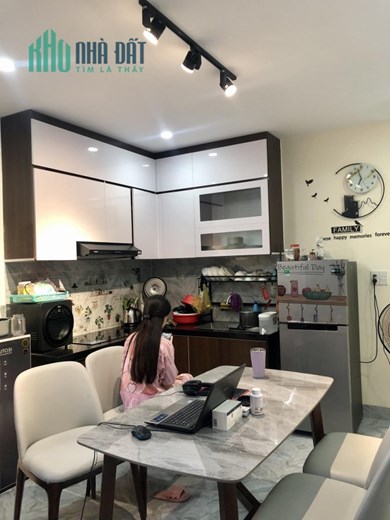 Về quê bán nhà hẻm xe tải đi bộ ra chợ Trung chánh 65m Chỉ 3.1 tỷ Gọi: 0379371728