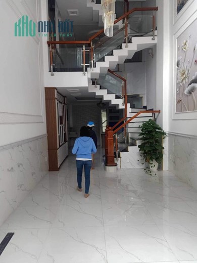 Về quê bán nhà hẻm xe tải đi bộ ra chợ Trung chánh 65m Chỉ 3.1 tỷ Gọi: 0379371728