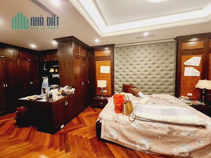 Bán căn góc phố Nguyên Hồng, DTSD 123m2 x 6 tầng, MT 12m, vỉa hè rộng kinh doanh thuận lợi, sổ đẹp.