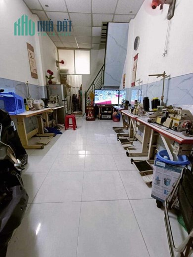NHÀ 2 TẦNG - GIÁP TÂN PHÚ - SÁT HẺM XE HƠI - 33M2 - HẺM THÔNG - VUÔNG VỨC - GIÁ CHỈ 2.75 TỶ