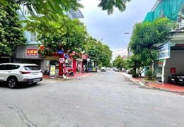Bán nhà mặt đường Đào Nhuận vị trí ngay ngã tư rât đẹp