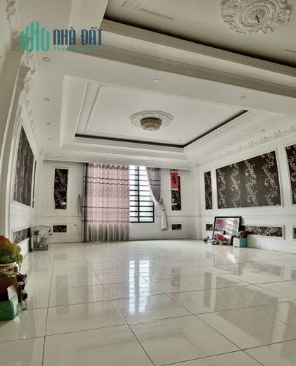 Bán nhà 3 tầng, mặt phố Nguyễn Văn Linh, Liên Bảo