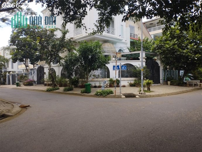 Bán nhà Mặt tiền khu Biệt Thự Tấn Trường, Phường Phú Thuận, Quận 7, ngang 12m dài 20m, 3 tầng, giá