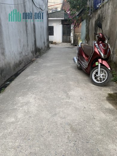 Diện tích 74,7m full thổ cư Chúc Sơn 
 Mặt tiền = hậu 5m, ngõ ô tô  Cách chợ Chúc Sơn chỉ 300m
 Sẵn