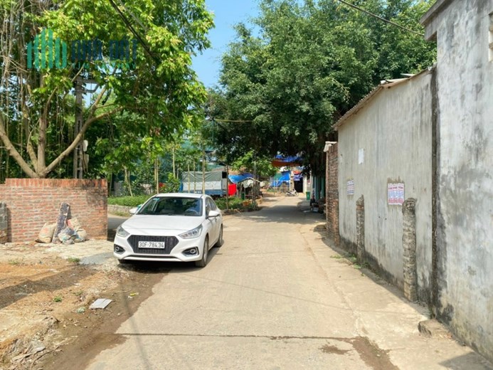 Cần bán 80m full thổ cư 
Đất tại bình yên thạch thất ạ
Ô tô đỗ cửa như hình
Giá siêu yêu cho khách