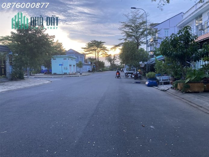 Bán nhà căn góc 2MT KDC Lập Phúc Nhà Bè. HXH 20m sát công viên đang cho   thuê 20 triệu