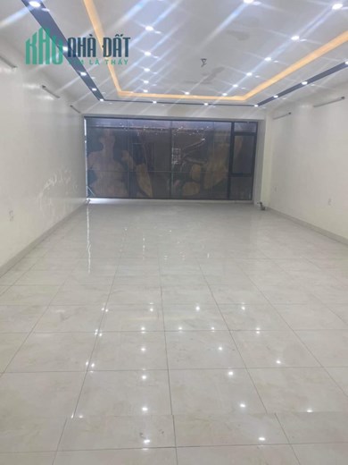 Bán nhà 3 tầng mặt đường Mê Linh, Liên Bảo, Vĩnh Yên