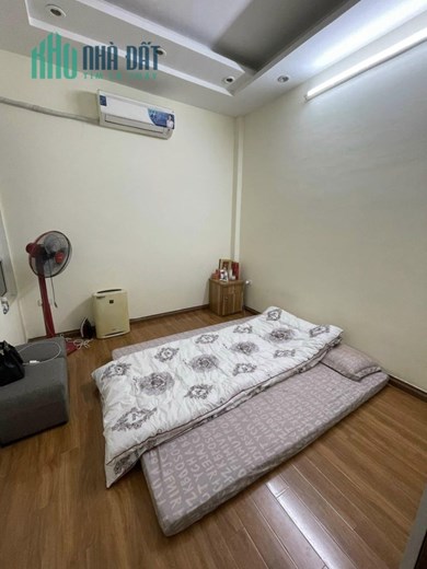 Bán Nhà Ngõ 43 Trung Kính Trung Kính, DT: 44m, 5 Tầng giá chỉ 4,6 tỷ